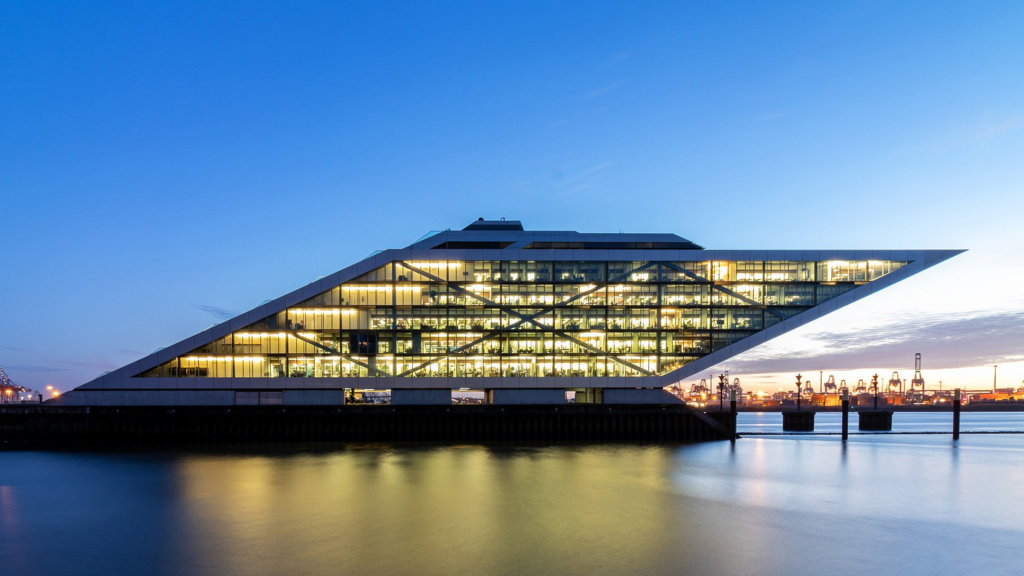 Dockland Hamburg: Image by Karsten Bergmann from Pixabay