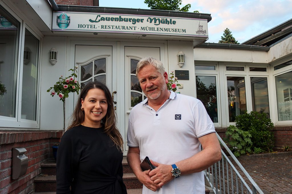 Elif Karagöz und Karsten Legeler auf der JHV der WVL