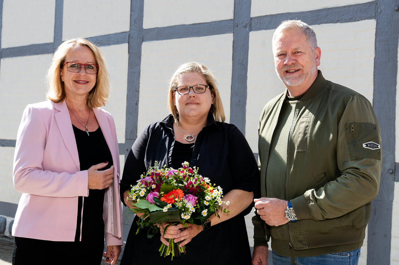Melanie Zenker (Mitte) wird von Heike Maurer und Karsten Legeler vom WVL-Vorstand begrüßt (Foto: Dirk Eisermann) Melanie Zenker (Mitte) engagiert sich als Bürgerliches Mitglied in der WVL