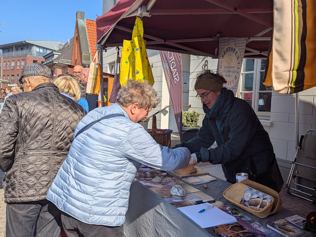Frisches Brot vom Brotofen-Club Lauenburg (Foto: Holger Meyer)