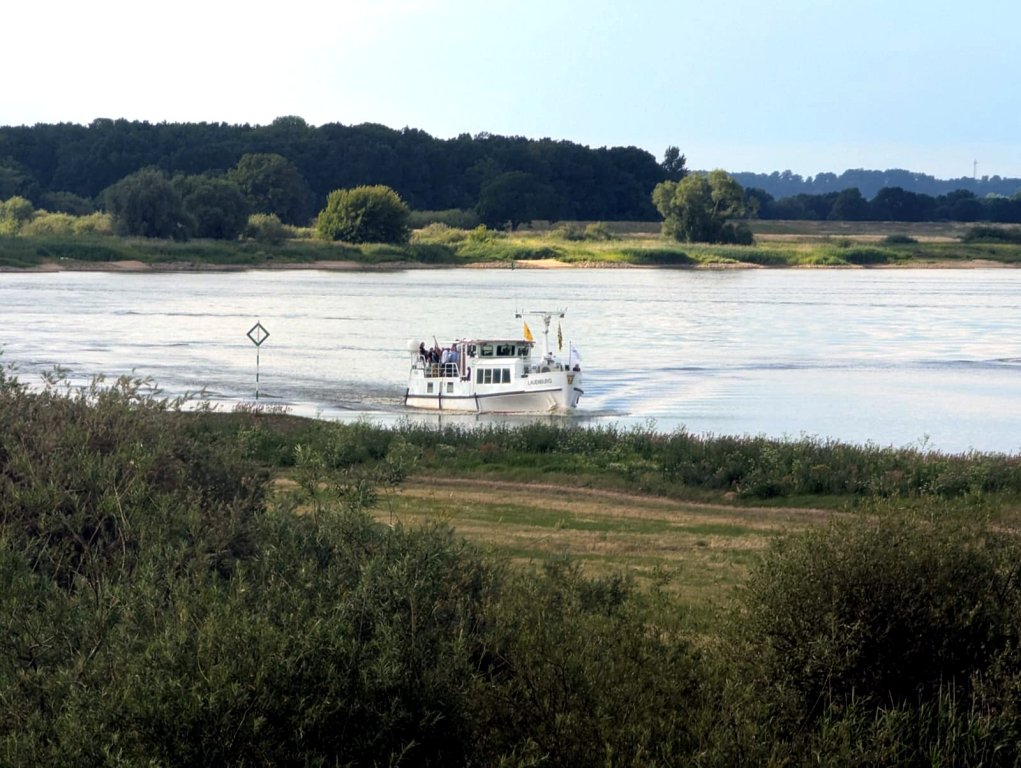Die "Lauenburg" kurz vor Bleckede (Foto: Andreas Welzel)