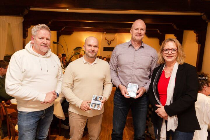 Thema: WVL-Stammtisch am 13.11.2025 im Gasthof Basedau Foto: v.l.n.r.: Karsten Legeler, 1. Vorsitzende WVL, Torsten Kalhoff, General Manager Smurfit Westrock, Tim Klammroth, HR Business Partner, Heike Maurer, 2. Vorsitzende WVL © Dirk Eisermann