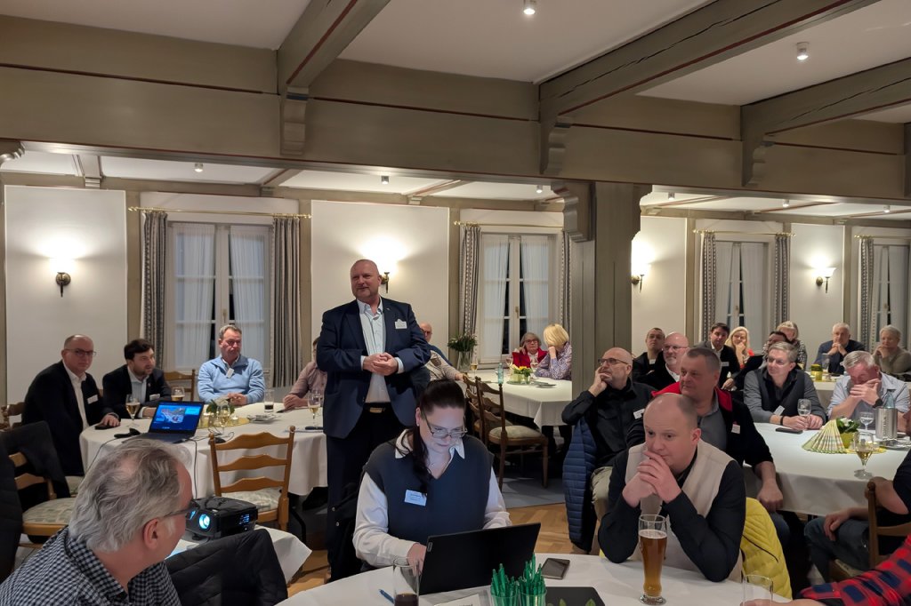 Guido Landsmann bei seinem Bericht aus dem Wirtschaftsbeirat (Foto: Holger Meyer)
