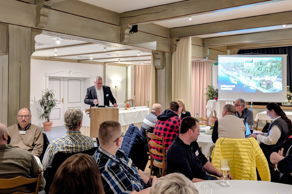 Karsten Legeler führt durch die JHV der WVL 2026