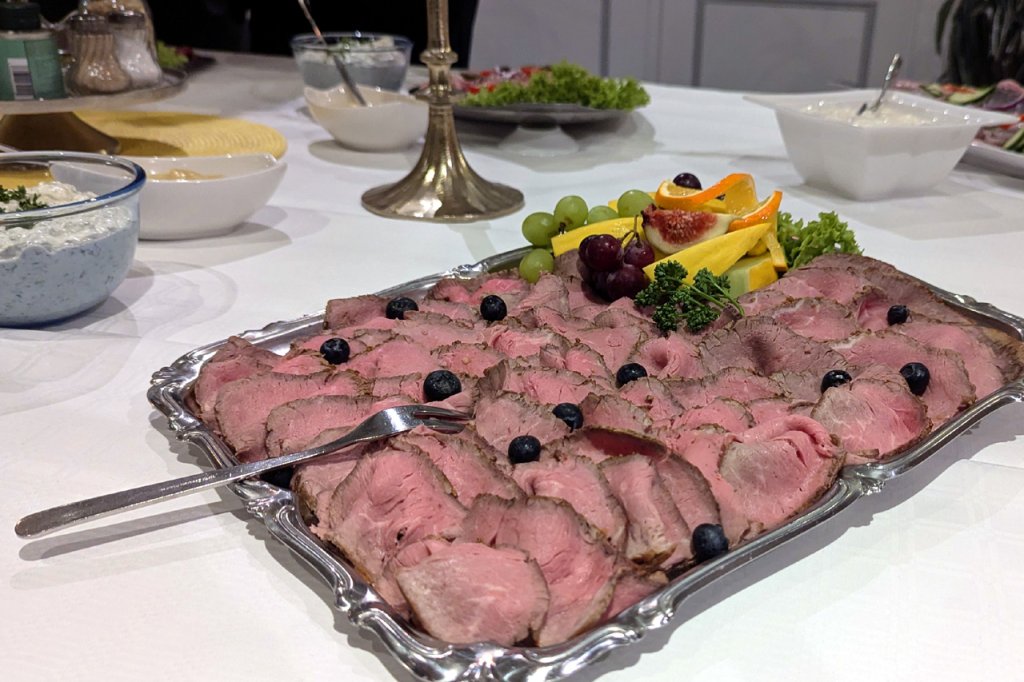 Roastbeef am Buffet im Gasthof Basedau (Foto: Holger Meyer)