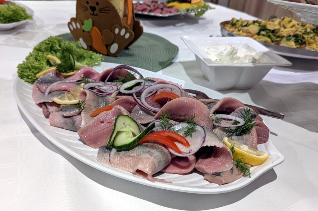 Matjes am Buffet im Gasthof Basedau (Foto: Holger Meyer)
